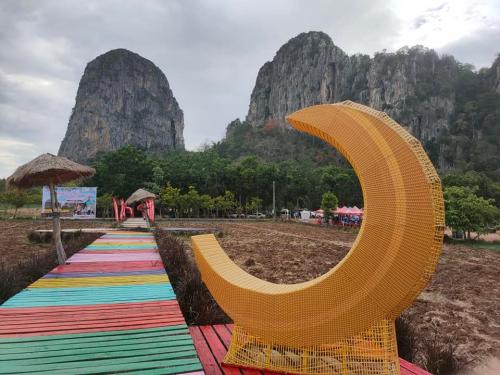 ภาพบรรยากาศกิจกรรมวิ่งเทรลชมดอกไม้งาม 3 ขุนเขา และเดินวิ่งเพื่อสุขภาพ ณ อ.เขาฉกรรจ์